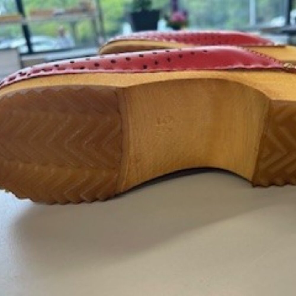Comfortable Red Health Clogs – Women’s Wooden Clogs with Soft Leather and Light - Picture 4 of 5
